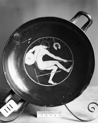 Dish Depicting a Discus Thrower, Possibly by Cleomelos